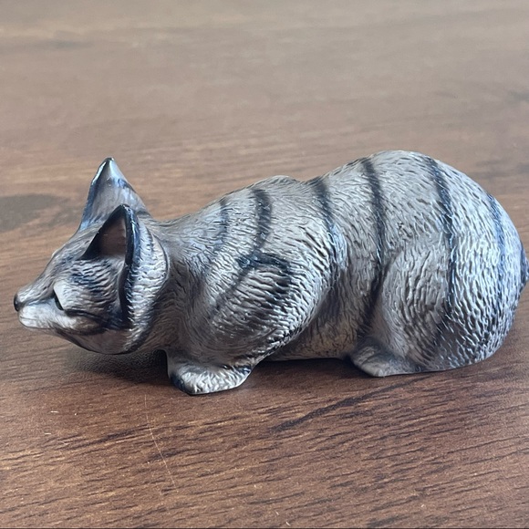 Vintage Harvey Knox Tabby Cat Figurine Ready to Pounce - Picture 5 of 7